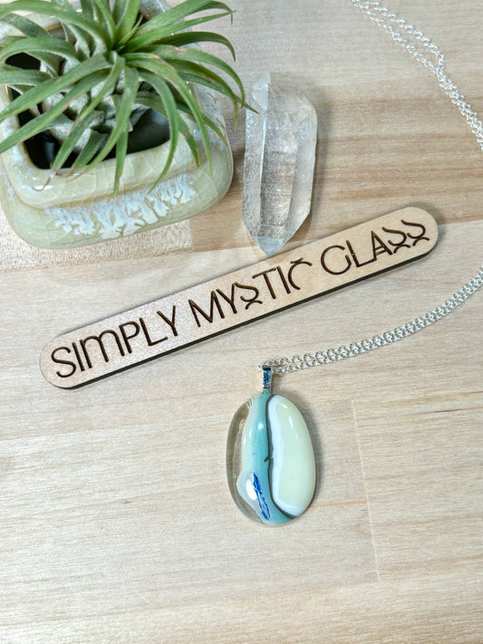 Glass pendant necklace